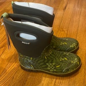 Bog Boots size 8